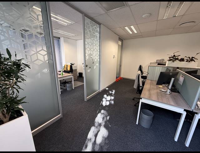 251M² OFFICE TO LET IN ROSEBANK